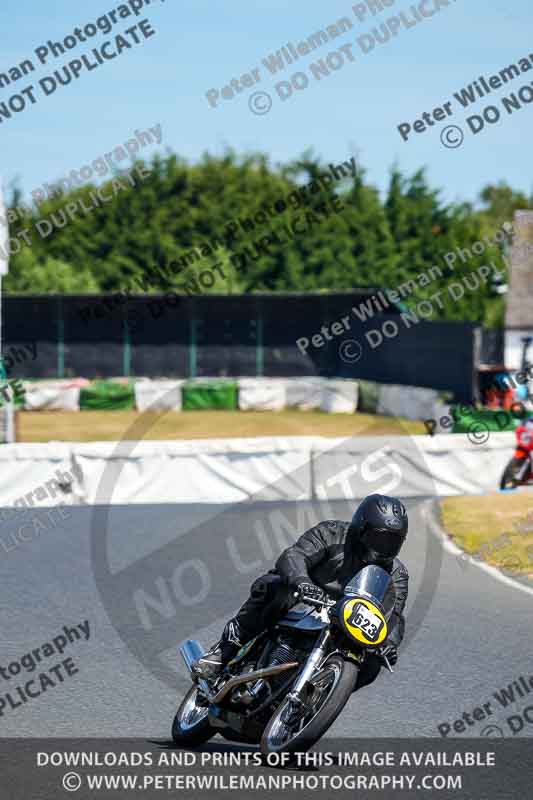 Vintage motorcycle club;eventdigitalimages;mallory park;mallory park trackday photographs;no limits trackdays;peter wileman photography;trackday digital images;trackday photos;vmcc festival 1000 bikes photographs